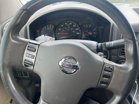 Used 2004 Nissan Titan LE w/ (Tow) Big Tow Pkg AWD/4WD image 11