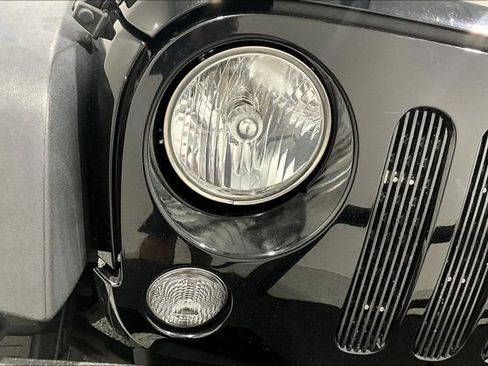 Used 2016 Jeep Wrangler Unlimited Rubicon w/ Dual Top Group image 32