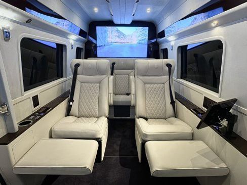 Used 2025 Mercedes-Benz Sprinter 2500 image 7