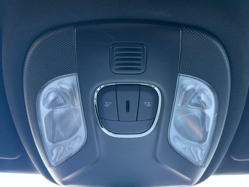 Used 2024 Jeep Compass Latitude image 19