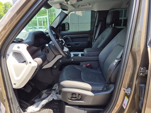 Used 2025 Land Rover Defender 110 X-Dynamic SE AWD/4WD image 15