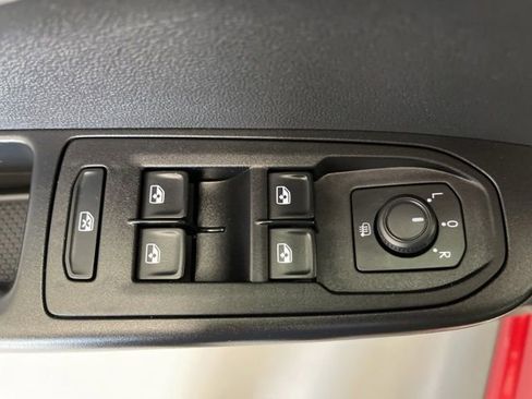 Used 2023 Volkswagen Taos SE w/ Panoramic Sunroof Package FWD image 28