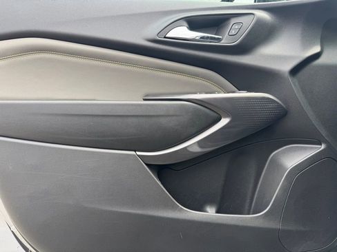 Used 2025 Chevrolet Trax ACTIV image 11