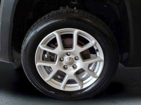 Used 2020 Jeep Renegade Latitude w/ Cold Weather Group AWD/4WD image 7