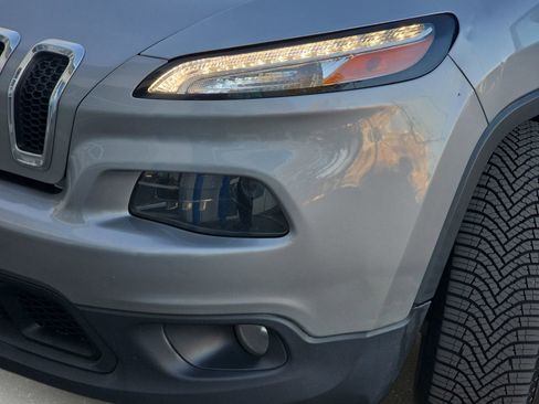 Used 2017 Jeep Cherokee Latitude image 32