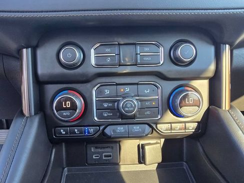 Used 2021 Chevrolet Suburban High Country AWD/4WD image 25