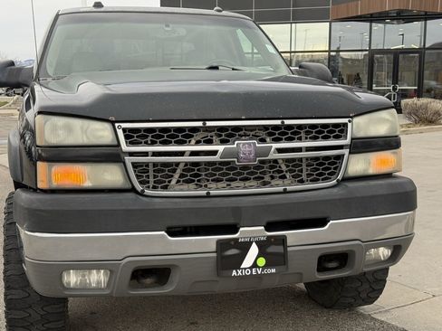 Used 2005 Chevrolet Silverado 2500 LT w/ Heavy-Duty Power Package image 28
