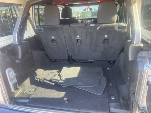 Used 2018 Jeep Wrangler Unlimited Sport S image 33