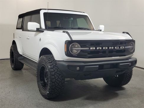Used 2025 Ford Bronco Outer Banks image 1