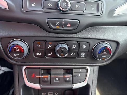 Used 2023 GMC Terrain SLE w/ Driver Convenience Package image 15