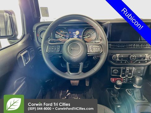 Used 2025 Jeep Wrangler Unlimited Rubicon AWD/4WD image 24
