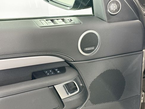 Used 2024 Land Rover Discovery Dynamic SE image 16