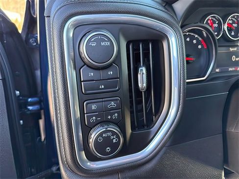 Used 2022 Chevrolet Silverado 2500 LT w/ Convenience Package image 17