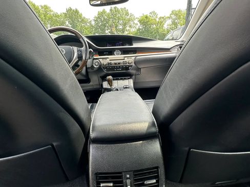 Used 2013 Lexus ES 350 w/ Luxury Pkg FWD image 27