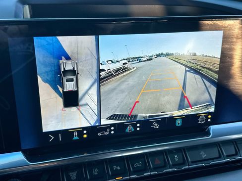 Used 2025 Chevrolet Silverado 2500 High Country w/ Technology Package image 17