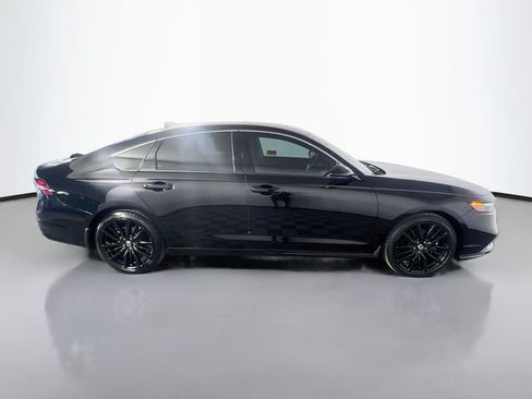 Used 2025 Honda Accord Touring image 9