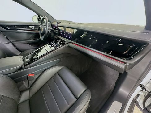 Used 2025 Porsche Panamera RWD image 44