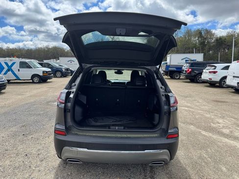 Used 2021 Jeep Cherokee Limited image 5