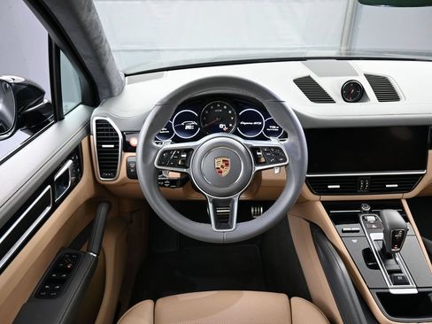 Used 2023 Porsche Cayenne GTS AWD/4WD image 18