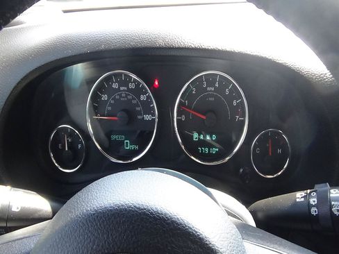 Used 2018 Jeep Wrangler Unlimited Rubicon w/ Cold Weather Group AWD/4WD image 18