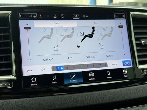 Used 2022 Chrysler Pacifica Touring-L FWD image 18