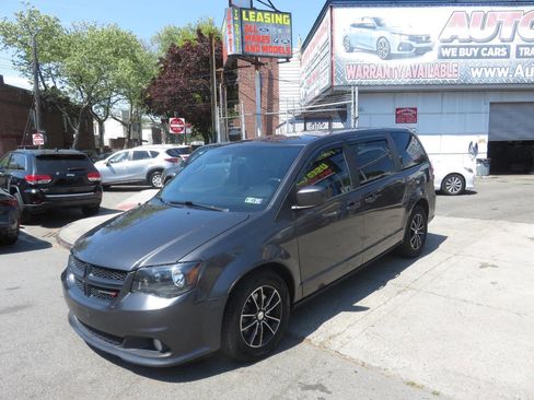 Used 2018 Dodge Grand Caravan GT FWD image 2