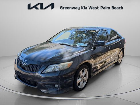 Used 2011 Toyota Camry SE image 3