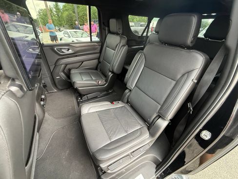 Used 2021 Chevrolet Suburban Z71 w/ Rear Media and Nav Package AWD/4WD image 19