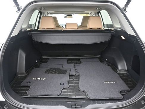 Used 2019 Toyota RAV4 XLE Premium image 36