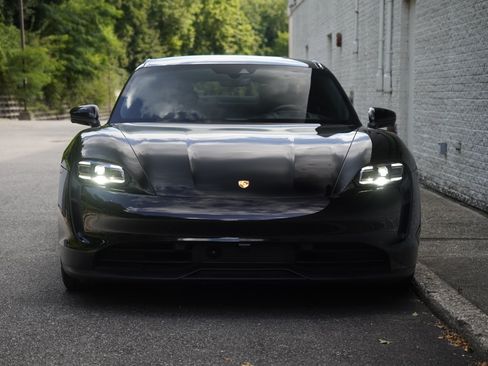 Used 2022 Porsche Taycan RWD image 10
