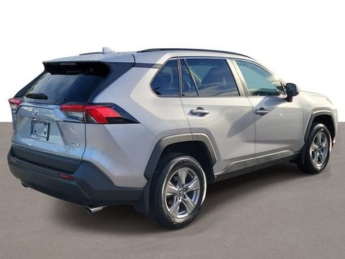 Used 2025 Toyota RAV4 XLE w/ Convenience Package FWD image 4