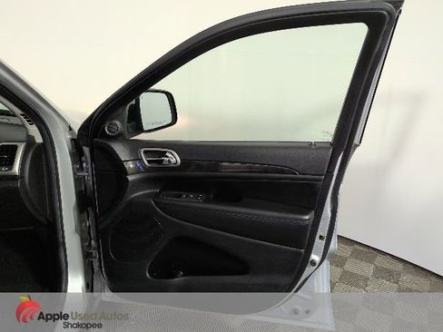 Used 2013 Jeep Grand Cherokee Laredo image 27