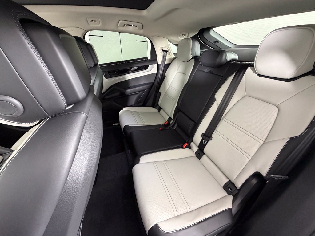 Used 2026 Porsche Cayenne Coupe AWD/4WD image 43