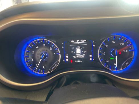 Used 2023 Chrysler Voyager LX FWD image 26
