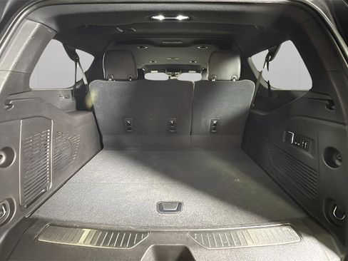 Used 2021 Chevrolet Suburban Premier image 28