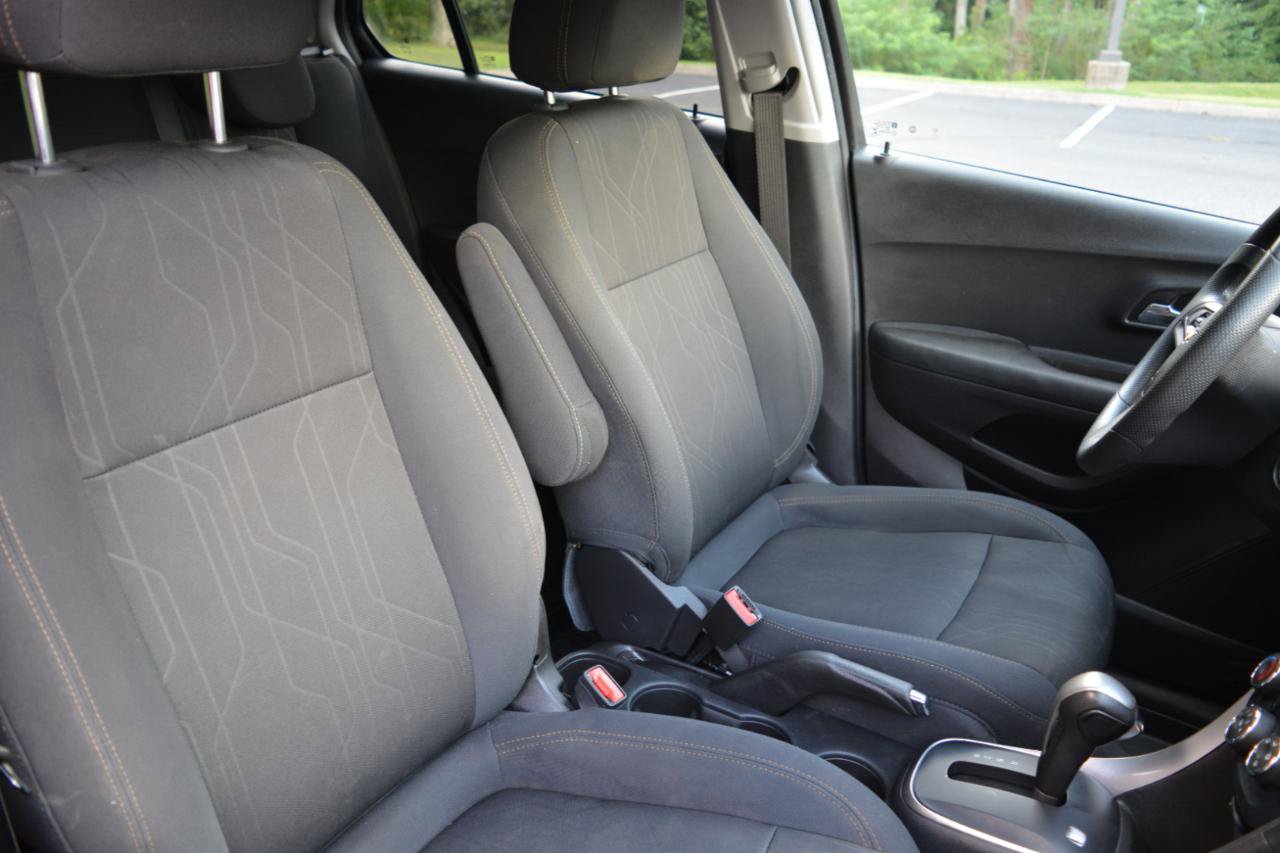 Used 2020 Chevrolet Trax LT FWD image 19
