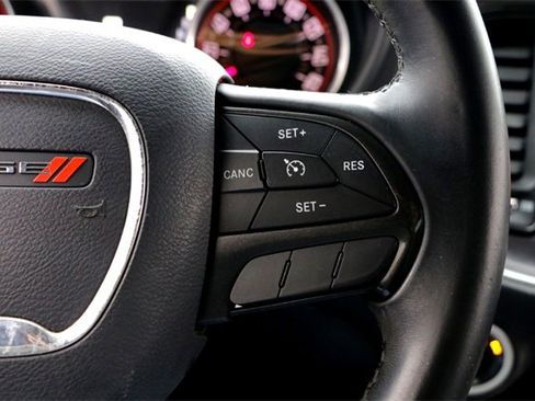 Used 2016 Dodge Challenger SXT image 13