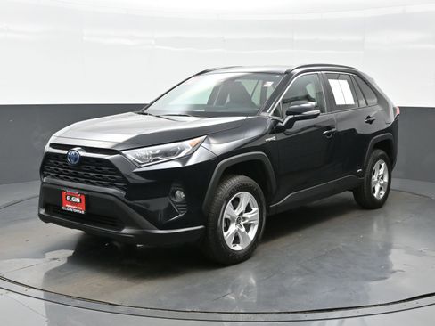 Used 2021 Toyota RAV4 XLE AWD/4WD image 5