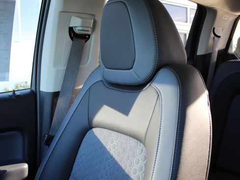 Used 2019 Chevrolet Colorado Z71 image 39