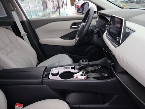Certified 2025 Nissan Rogue SV AWD/4WD image 24