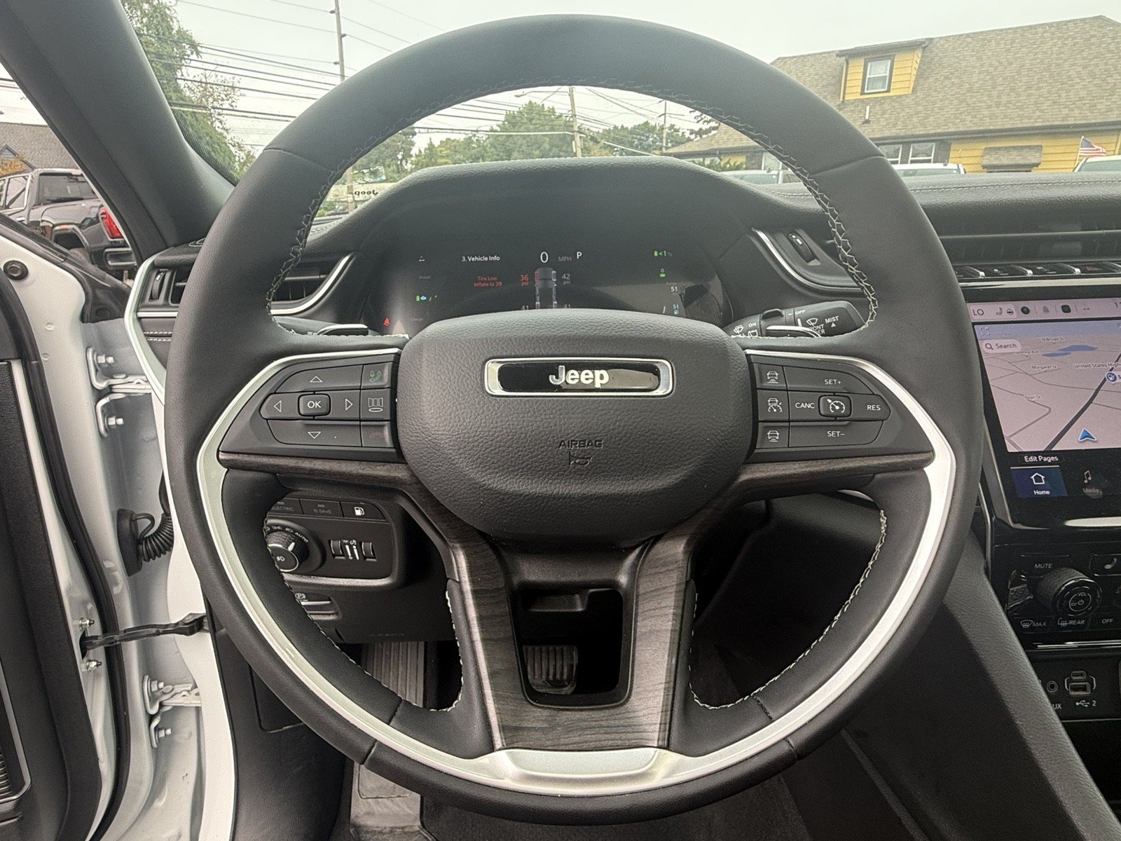 Used 2025 Jeep Grand Cherokee Limited 4xe AWD/4WD image 18