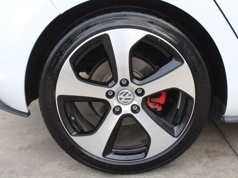 Used 2016 Volkswagen Golf S image 9