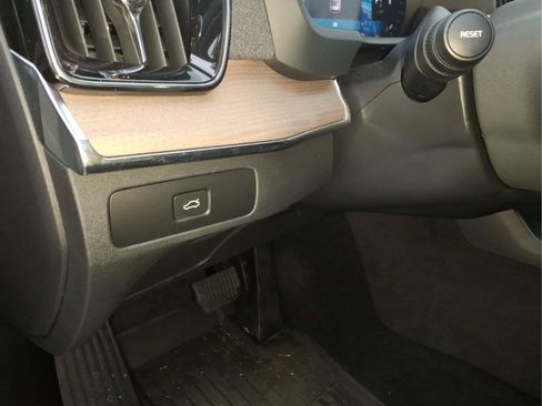 Certified 2026 Volvo XC90 B6 Plus w/ Protection Package Premier AWD/4WD image 8