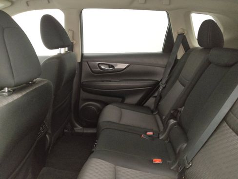 Used 2020 Nissan Rogue SV FWD image 18