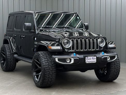 Used 2024 Jeep Wrangler Unlimited Sahara w/ Safety Group image 7