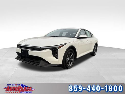 Used 2025 Kia K4 LXS image 1