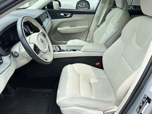 Used 2024 Volvo XC60 B5 Plus w/ Protection Package Premier image 5