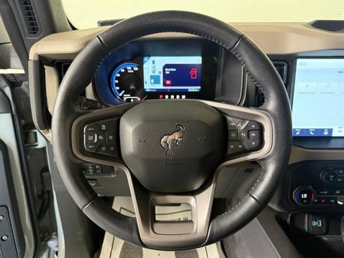 Used 2023 Ford Bronco Wildtrak AWD/4WD image 35