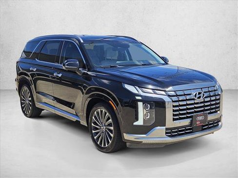 Used 2024 Hyundai Palisade Calligraphy FWD image 3