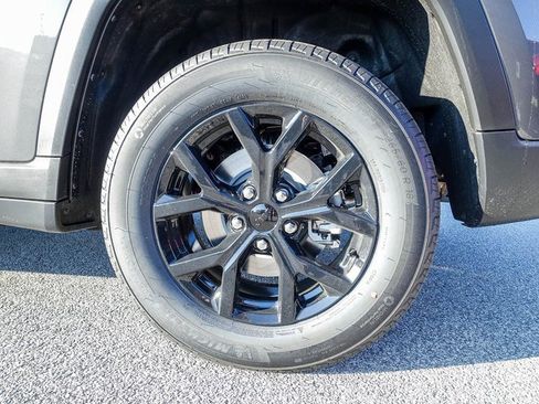 New 2025 Jeep Grand Cherokee Altitude image 21